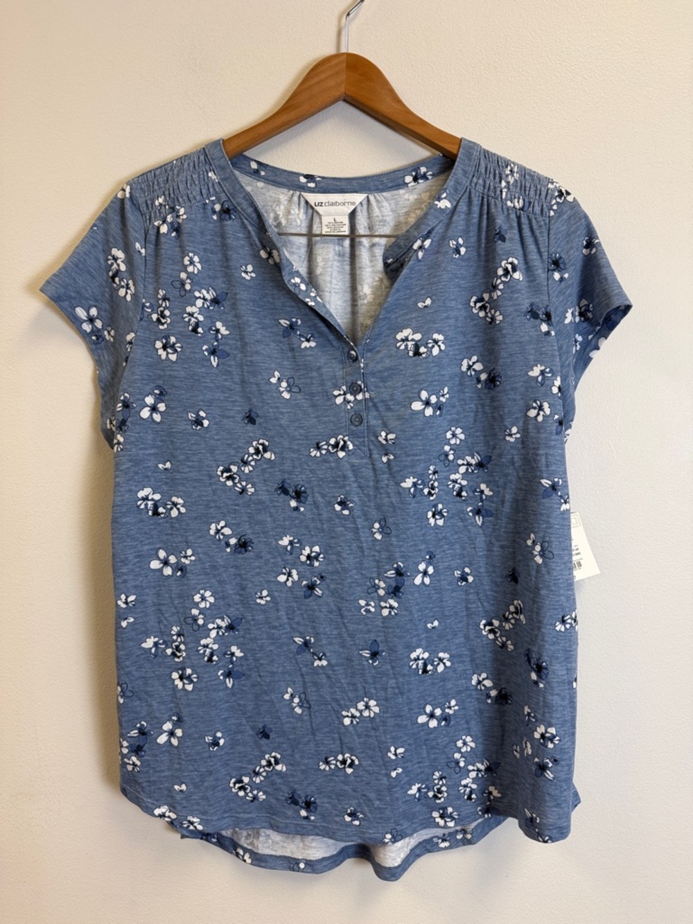 Liz Claiborne Blue Floral Short Sleeve Tee